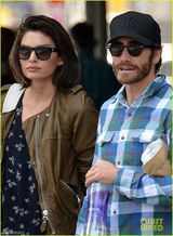 组图：吉伦希尔纽约街头牵手嫩模女友 恩爱甜蜜