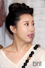 组图：韩国打造《舞林大道》 金圭丽裸背霏优雅