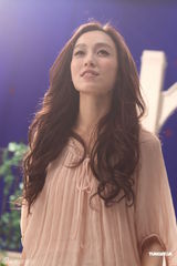 组图：范玮琪为公益歌曲拍摄MV 个唱邀吴佩慈站台