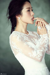 组图：江一燕春色写真纯白外表五彩内心