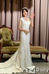 组图：韩团GirlsDay发新专辑 薄纱红裙显妖娆