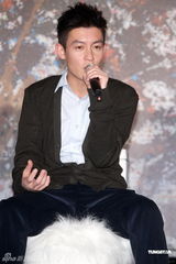 组图：陈冠希密集宣传新碟 期盼与周杰伦更多合作