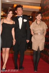 幻灯图：阿雅请辞我猜亮相内地 秀身材展肌肤受赞