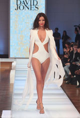 组图：超模米兰达-可儿悉尼走秀性感美艳