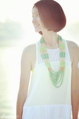 组图：沈佳妮马尔代夫清新大片干净亮丽