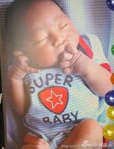 组图：Kimi成长全纪录 和妈妈啃饼干跟爸爸学车