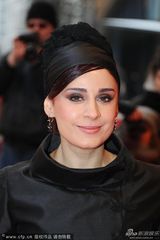 组图：《闭幕》首映 导演帕纳西现场行礼