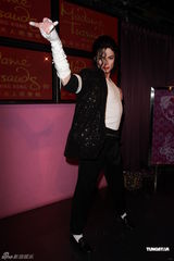 组图：杰克逊全新蜡像揭幕 纪念MJ离世三周年