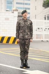 独家高清：Rain退伍行军礼哽咽 多国粉丝迎接