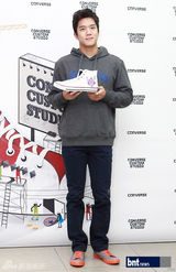 组图：Apink李敏豪等出席某品牌发布会