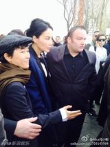 组图：王菲亮相巴黎时装秀 粉丝围观气场足