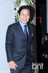 组图：韩星韩载锡大婚 张东健李敏镐等捧场