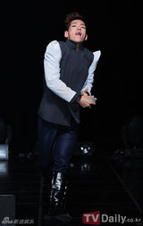 组图：韩男团ULALA SESSION宣传韩五大城市巡演