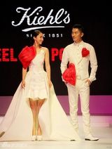 组图：董璇朱泳腾助阵慈善夜 呼吁儿童关爱