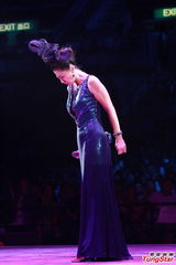 组图：叶倩文一家三口合唱 林青霞素颜到场欣赏