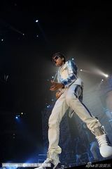 组图：贾斯汀-比伯曼城开唱 自摸胯下“不淡定”