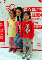 组图：刘雨欣祈福雅安 为公益爱心义不容辞