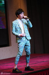 组图：薛之谦发新专《意外》 赚钱做喜欢的音乐