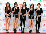 组图：东方神起少女时代等齐聚韩流演唱会