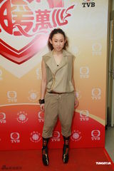 组图：容祖儿林峰为慈善开唱 高海宁性感吸眼球