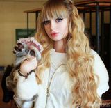 组图：俄罗斯真人芭比再曝美照 双球浑圆晒蜂腰