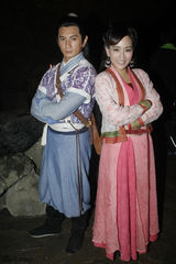 组图：探班吴奇隆马苏山洞拍激情戏