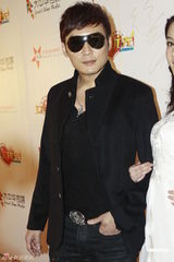 组图：孟茜田丽助阵《Lady呱呱》发布会各秀身材