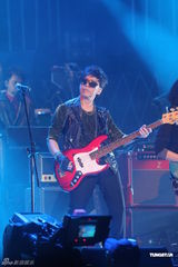 组图：温拿五虎演唱会完美收官 现场火热嗨翻天