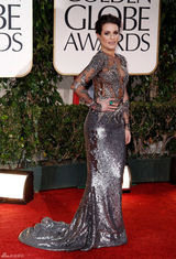 组图：金球奖红毯丽娅-米雪儿刺绣透视装火辣