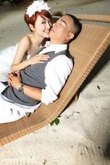 组图：陈小春应采儿蜜月照曝光 大秀幸福甜蜜