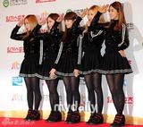 组图：EXO等走金唱片红毯 泫雅透视装内衣尽显