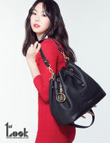 组图：韩星金敏熙拍写真 职业OL风格干练十足