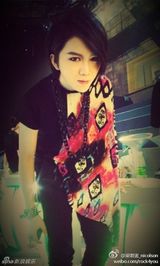 组图：好声音视觉美男梁君诺私照 网曝整容传言