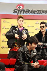 高清组图：SJ-M做客争开微博 玩转网络流行语