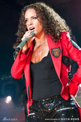 幻灯图：艾丽西亚-凯斯巡演 笼中诱惑媚眼销魂 