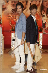 组图：张峻宁李菲儿出席《幸福的面条》发布会