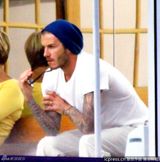 组图：贝克汉姆旁观儿子练空手道满心欢喜