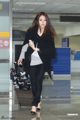 组图：佐藤麻衣现身清丽依旧 谈地震如世界末日