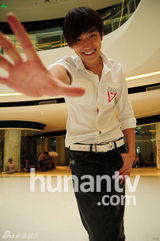 组图：快男选手酷似李敏镐 为选秀放弃剑桥