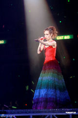 组图：容祖儿尾场演唱会性感热舞 动作狂野令人窒息 