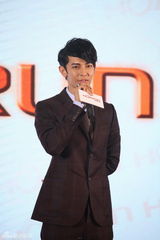 组图：汪东城签海润主演海岩剧 见孙俪直流冷汗