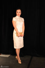 组图：国际明星滑雪节慈善晚宴红毯