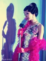 幻灯图：杨幂《京城四少》造型曝光 演绎双面佳人