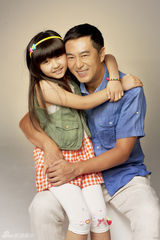 组图：《心术》张嘉译出演仁心医者兼任慈父