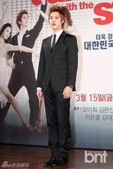 组图：韩国打造《舞林大道》 金圭丽裸背霏优雅