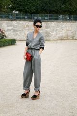 组图：陈燃优雅亮相巴黎时装 引爆最新秋装热潮