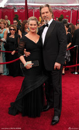 高清组图：奥斯卡红毯 杰夫-布里奇斯搂爱妻亮相