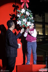 组图：郭涛父子首亮相活动 李亚鹏形单影只