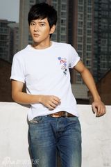 组图：黄明户外写真展阳光活力 调整心态展露自我