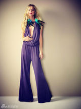 组图：金发超模演绎秋季美服 缤纷色彩绚丽夺目